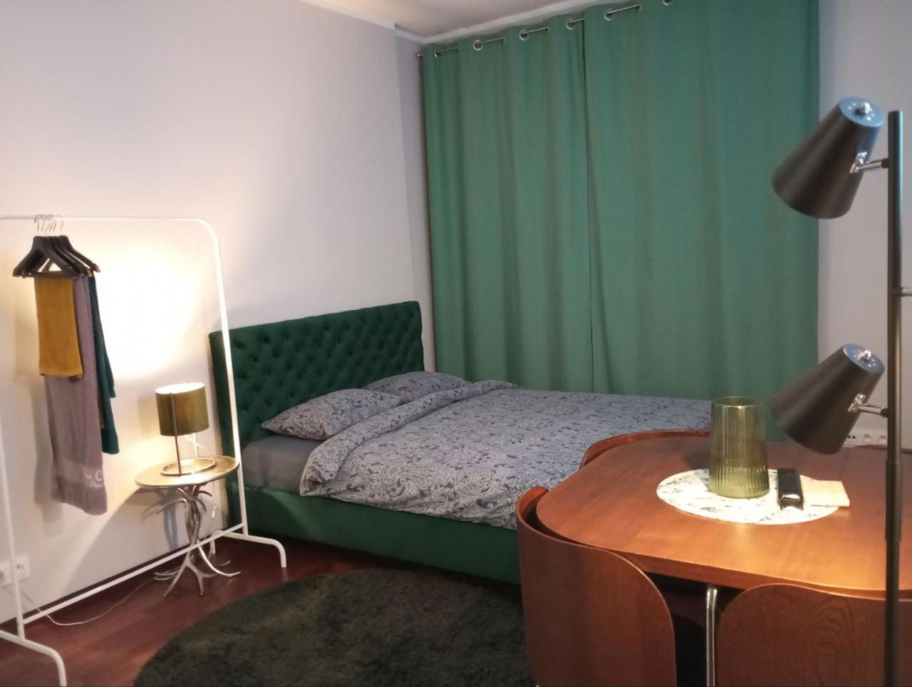 Solidarnosci155guestrooms Hostel *