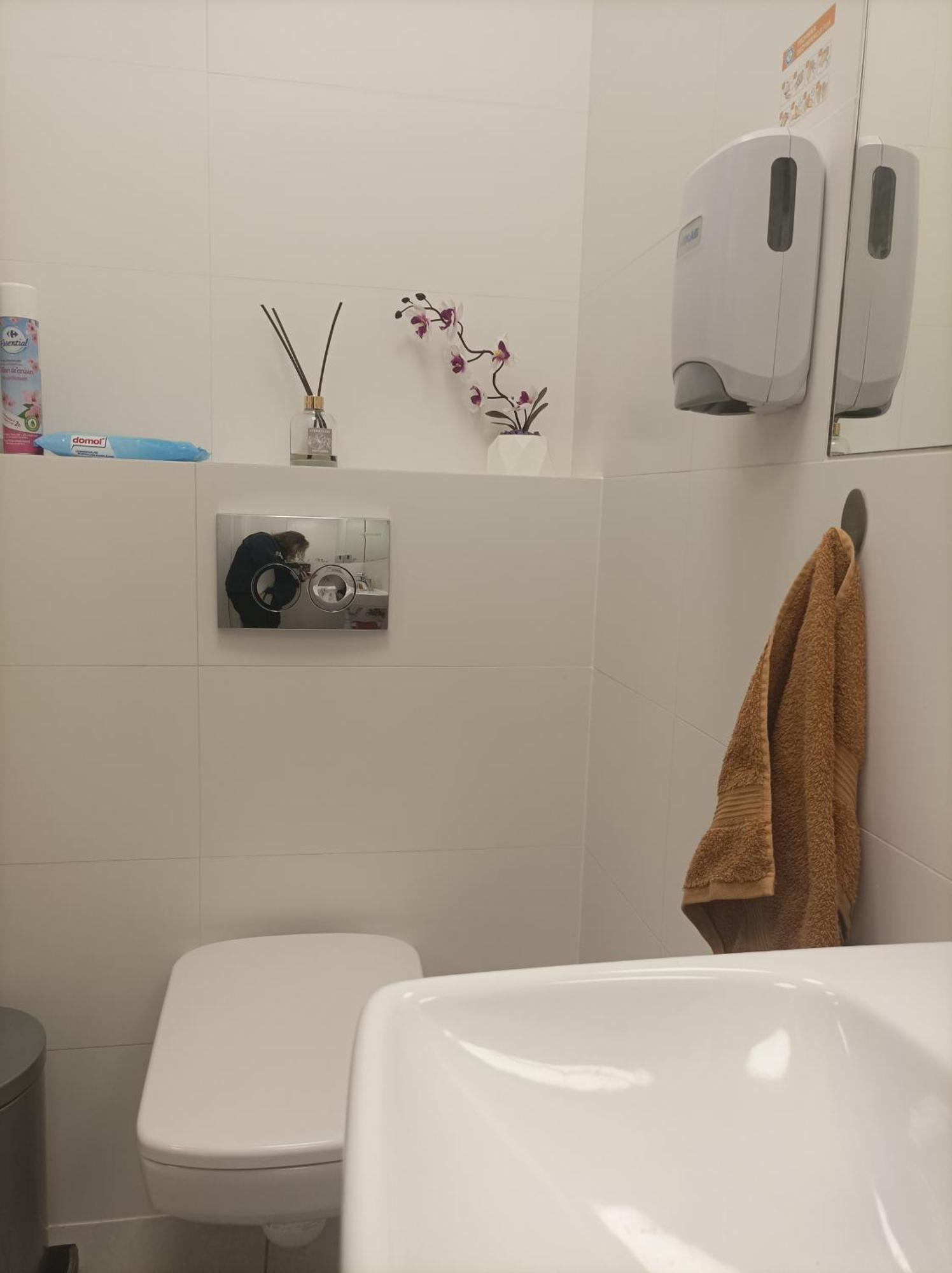 Solidarnosci155guestrooms Hostel *